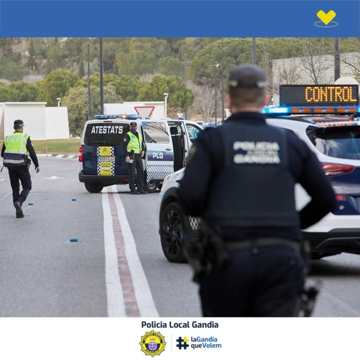La Policía Local de Gandia inicia una campaña de control de distracciones al volante