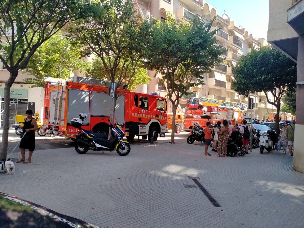 Asistidos tres menores en un incendio de vivienda en Gandia