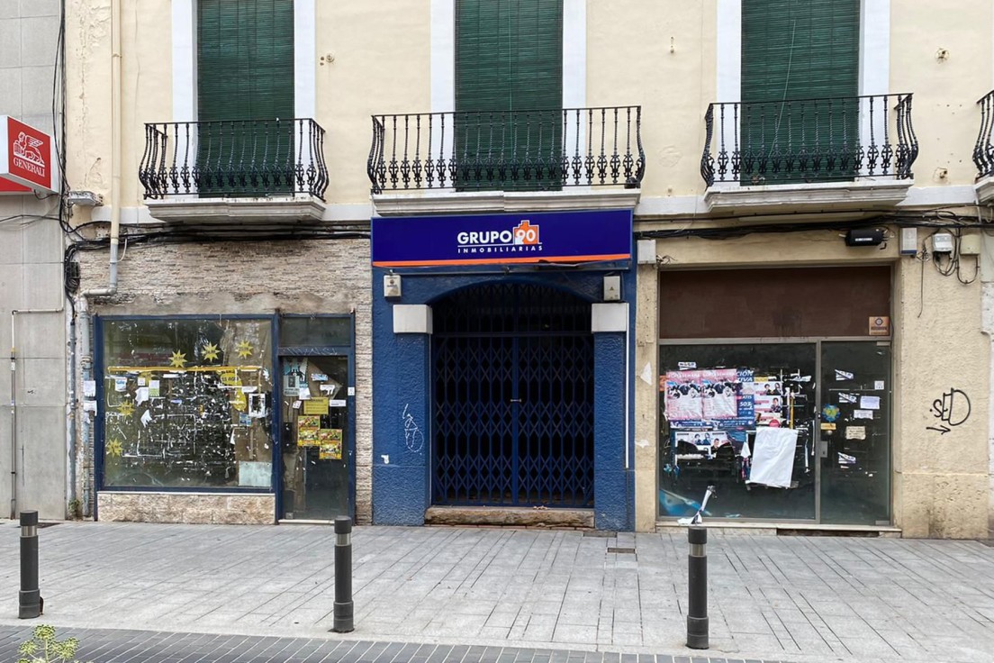 Renoult: No podemos permitir la imagen de locales comerciales de Gandia sucios y abandonados