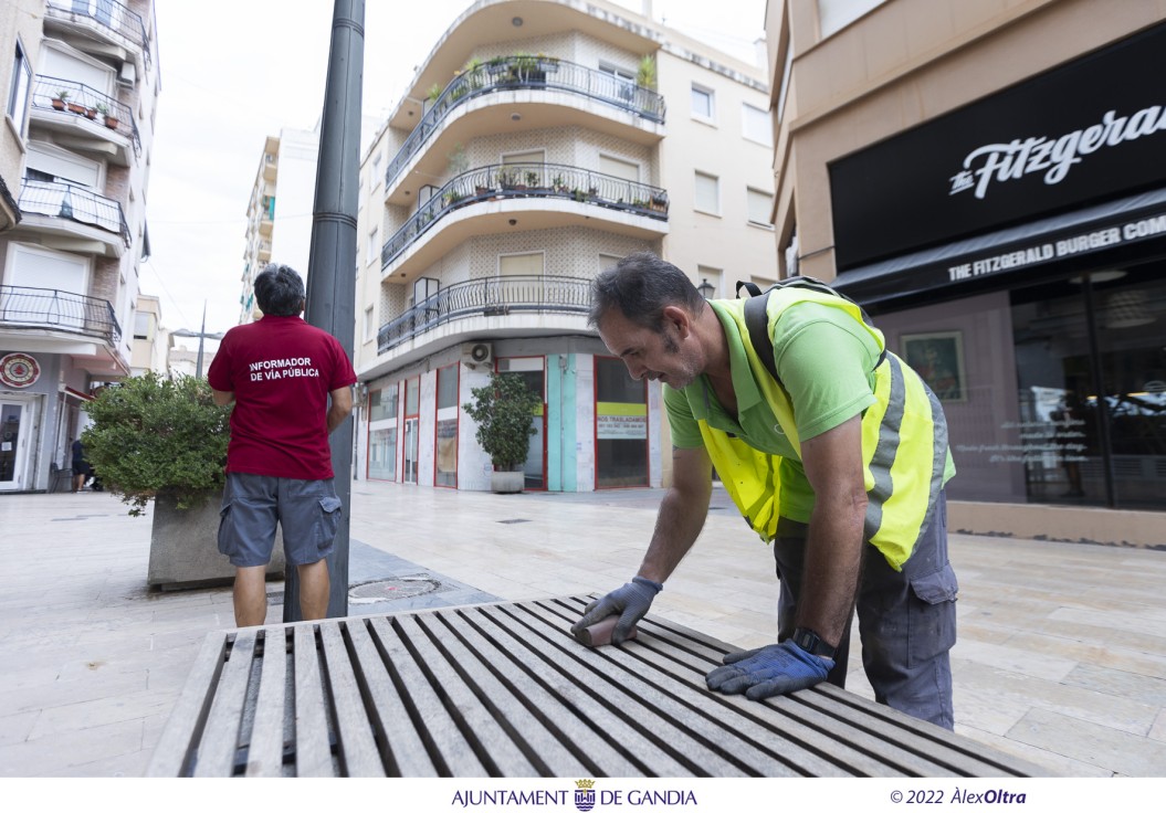 El centro de Gandia se pone guapo para recibir a visitantes durante la Fira i Festes