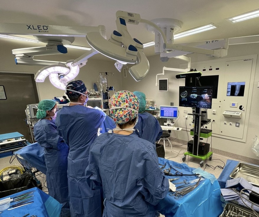 El Hospital Universitario de Gandia incorpora nueva tecnología para la cirugía protésica de rodilla