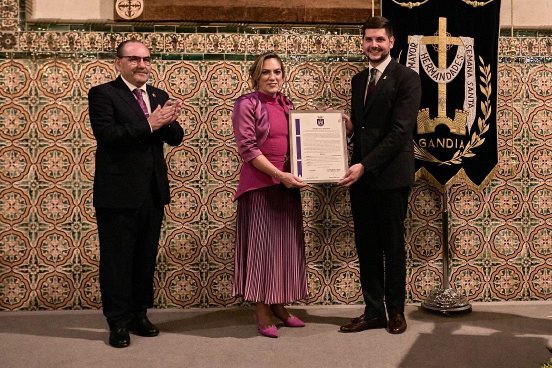 Eva Pellicer es presentada como Madrina de la Semana Santa de Gandia 2023