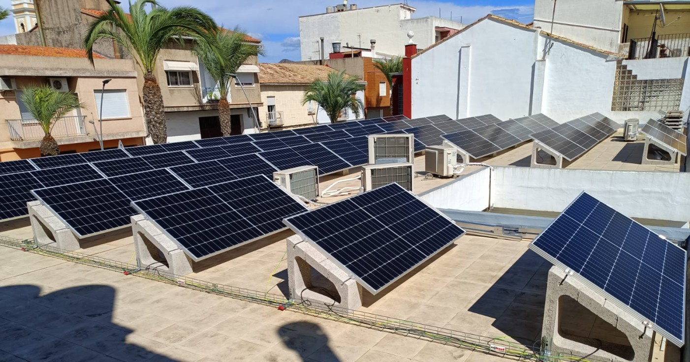 Ròtova instala placas solares en el Centro de Salud