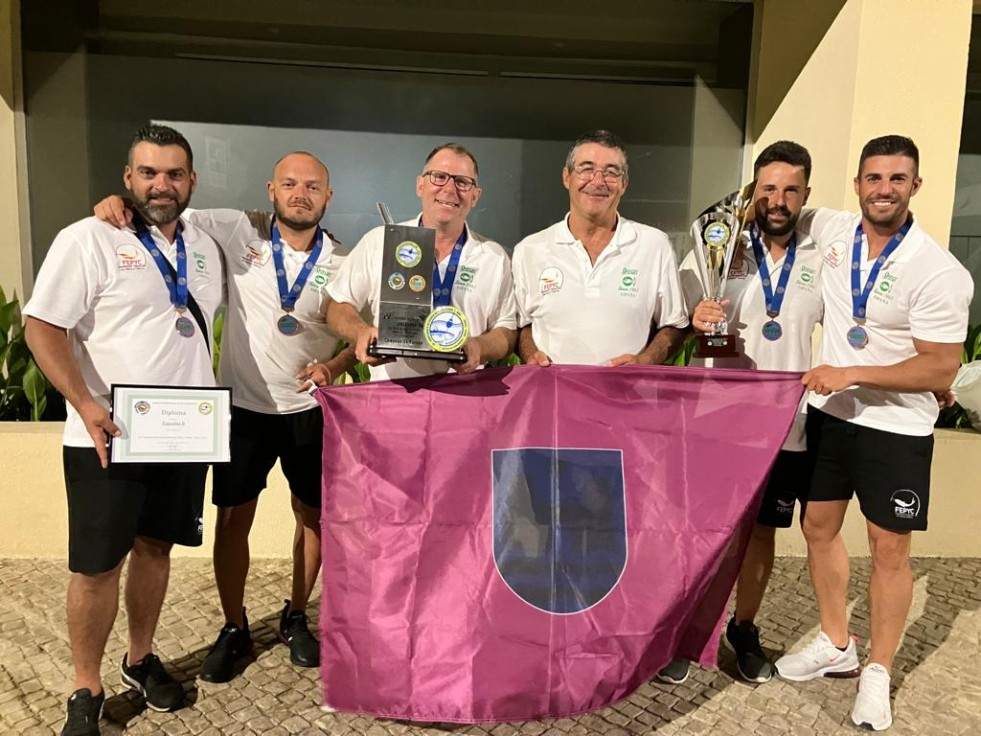 Vicente Giner, del Club Deportivo de Pesca Gandia, campeón europeo de Corcheo Mar
