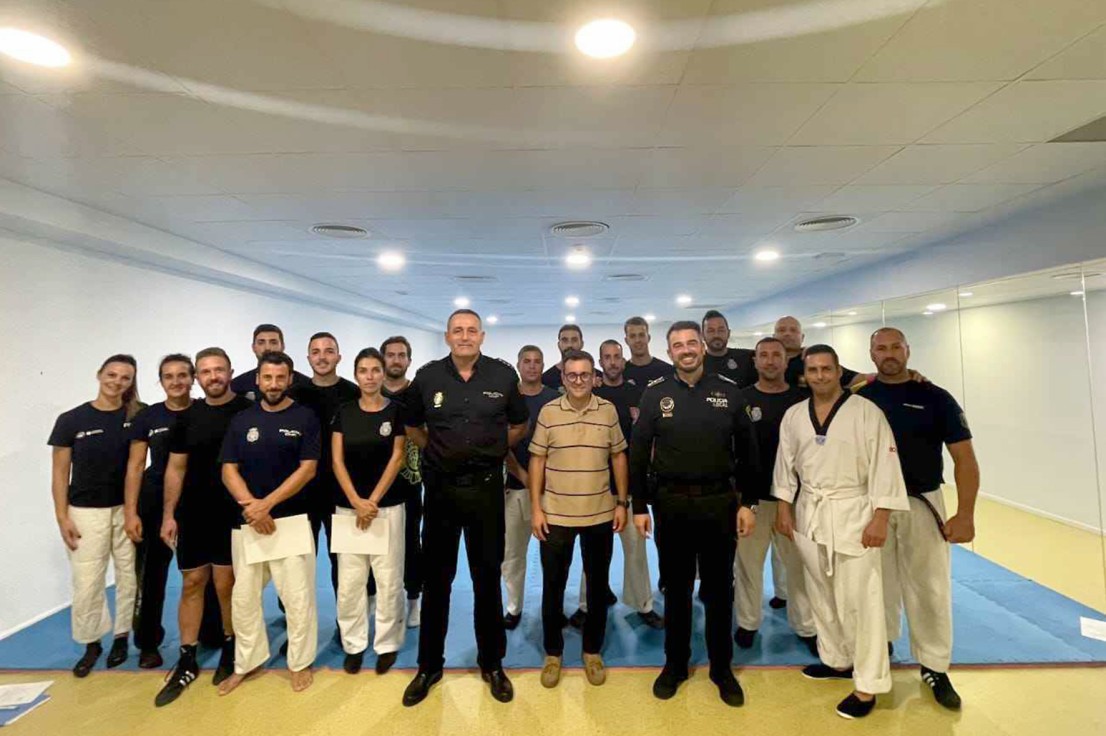 Clausura en Gandia del curso de Defensa Personal Policial