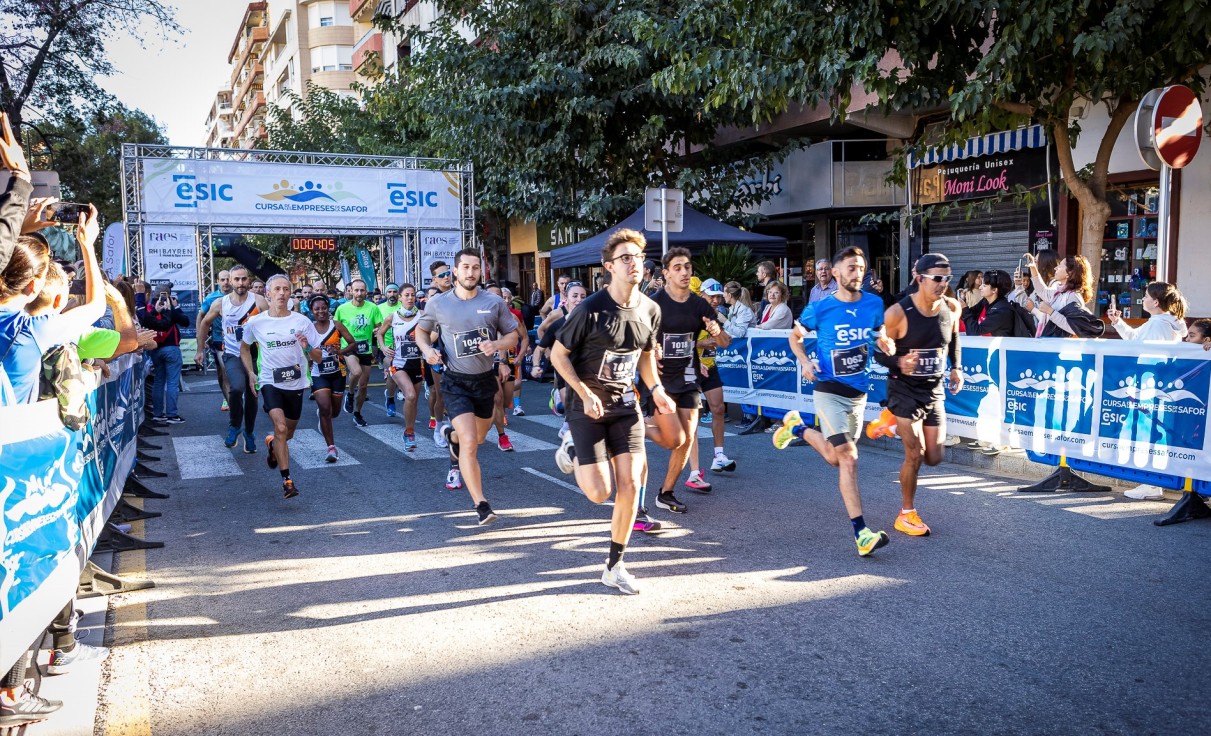 Más de 1200 participantes en la Cursa de les Empreses en Gandia