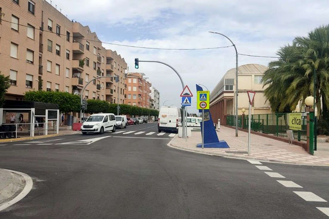 Xeraco instala un semáforo en la avenida Ronda para facilitar el acceso a la zona del polideportivo