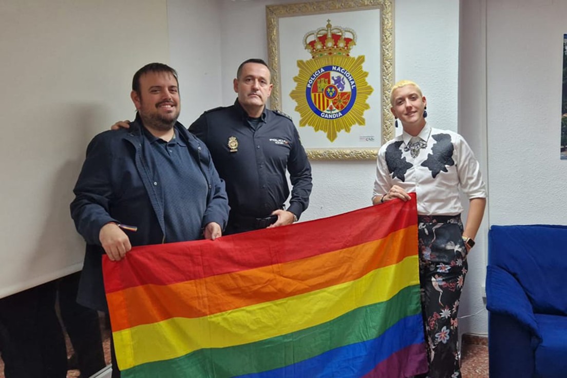 La Policía Nacional y el colectivo LGTBI abordan la lucha contra los delitos de odio en Gandia