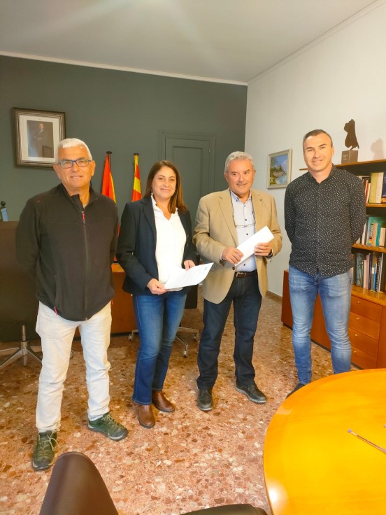 El Ayuntamiento de Oliva firma un convenio de colaboración con el instituto Gregori Maians