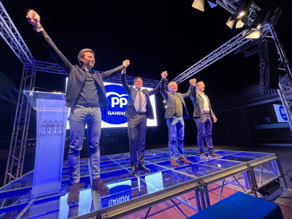 Juan Carlos Moragues se lanza a por la Alcaldía de Gandia llenando la Plaça Tirant