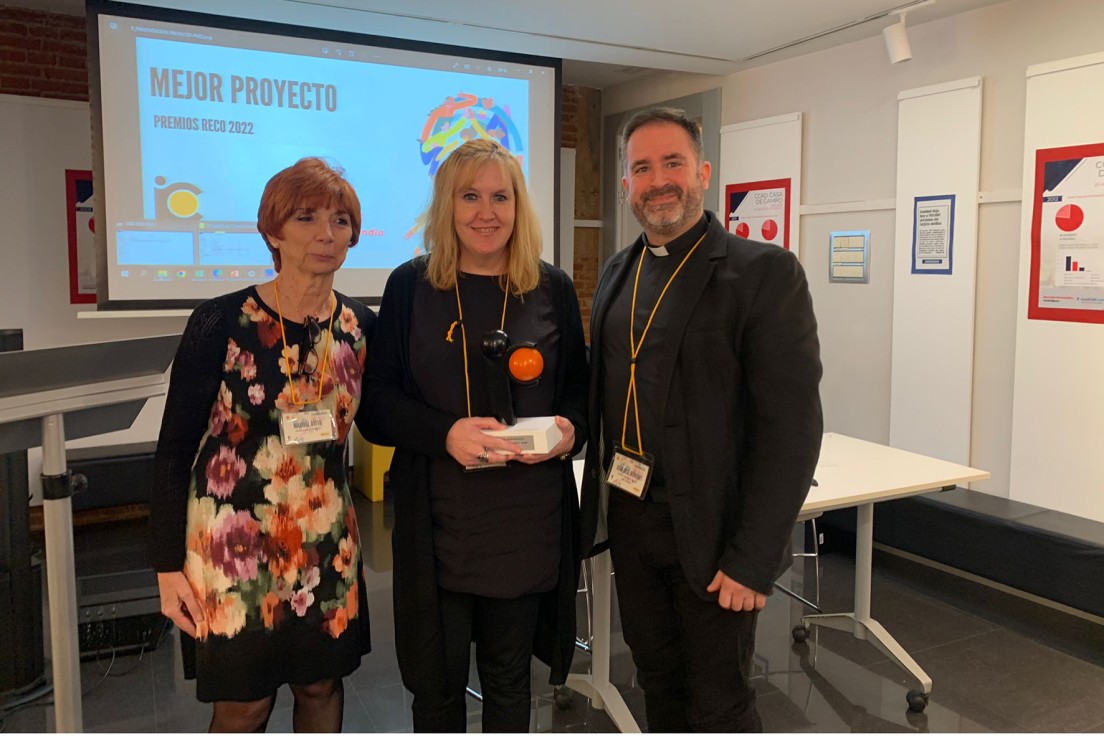 Cáritas Gandia recibe en Madrid el Premio RECO 2022 al proyecto de igualdad 'Abriendo Puertas'