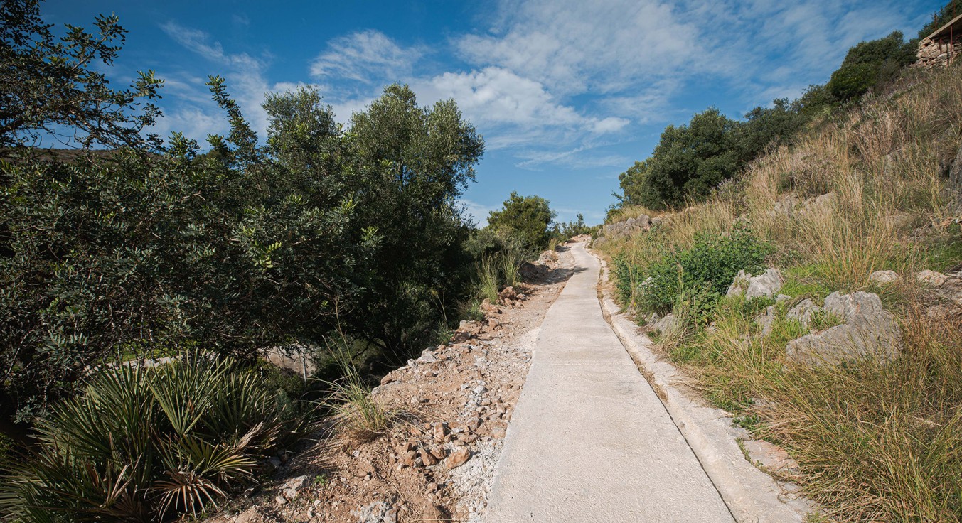 Avanzan las canalizaciones de luz y agua hacia el Castell de Bairén en Gandia