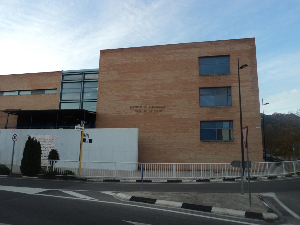 El IES Vall de la Safor de Villalonga suspende las clases por la caída de una ventana