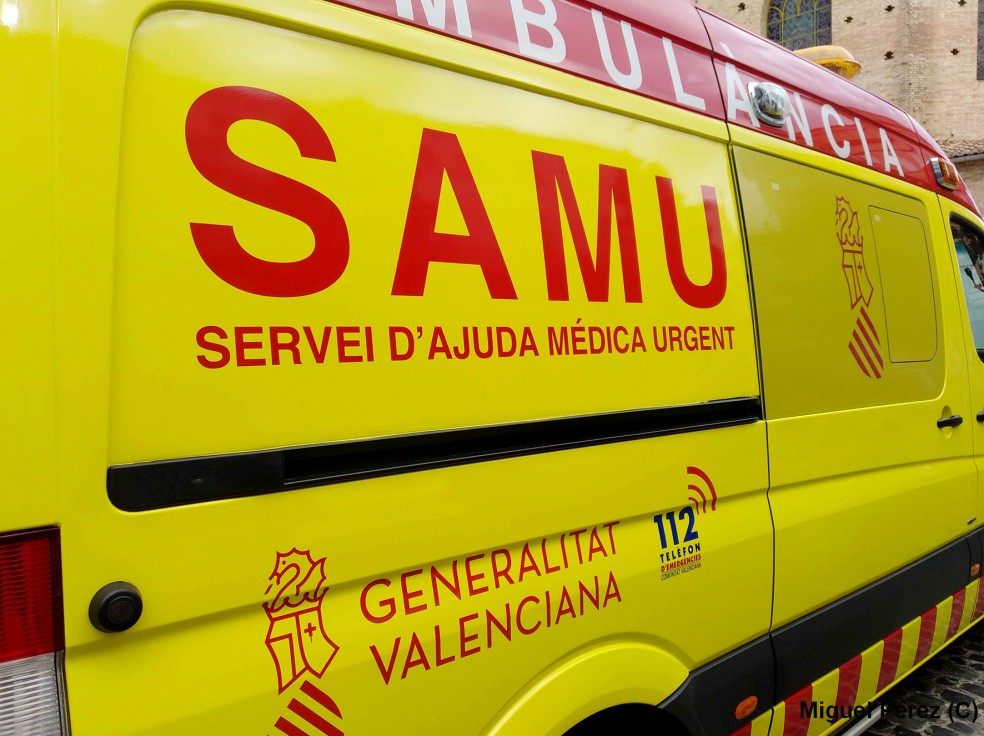 Sanitarios del SAMU logran resucitar a una persona en la playa de Gandia