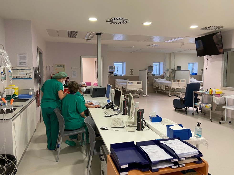 La CSIF denuncia que 10 pacientes llevan un día en el Hospital de Gandia esperando cama en planta