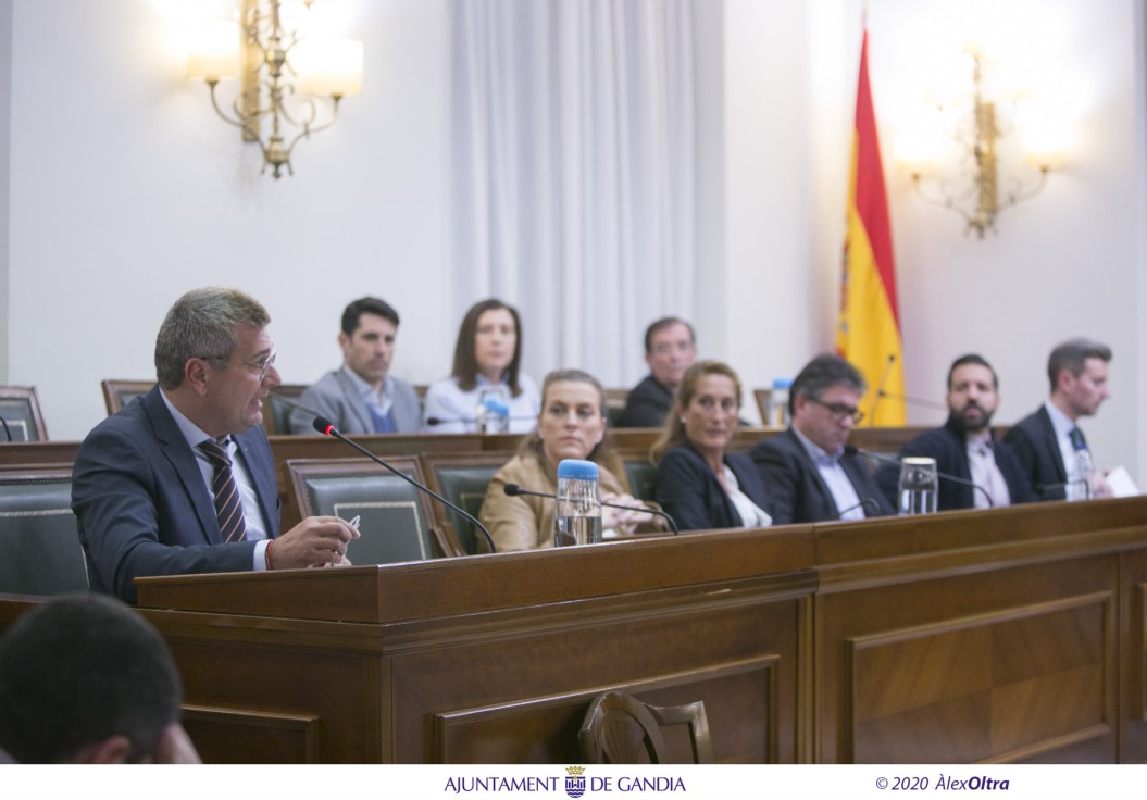 El concejal Pascal Renoult constata ante el alcalde de Gandia que el transporte de viajeros en autobús en la Safor necesita mejoras