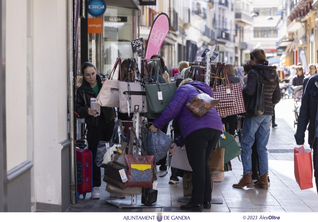 El paro baja en la Safor en 56 personas y UGT destaca que el empleo resiste y sigue mejorando su calidad