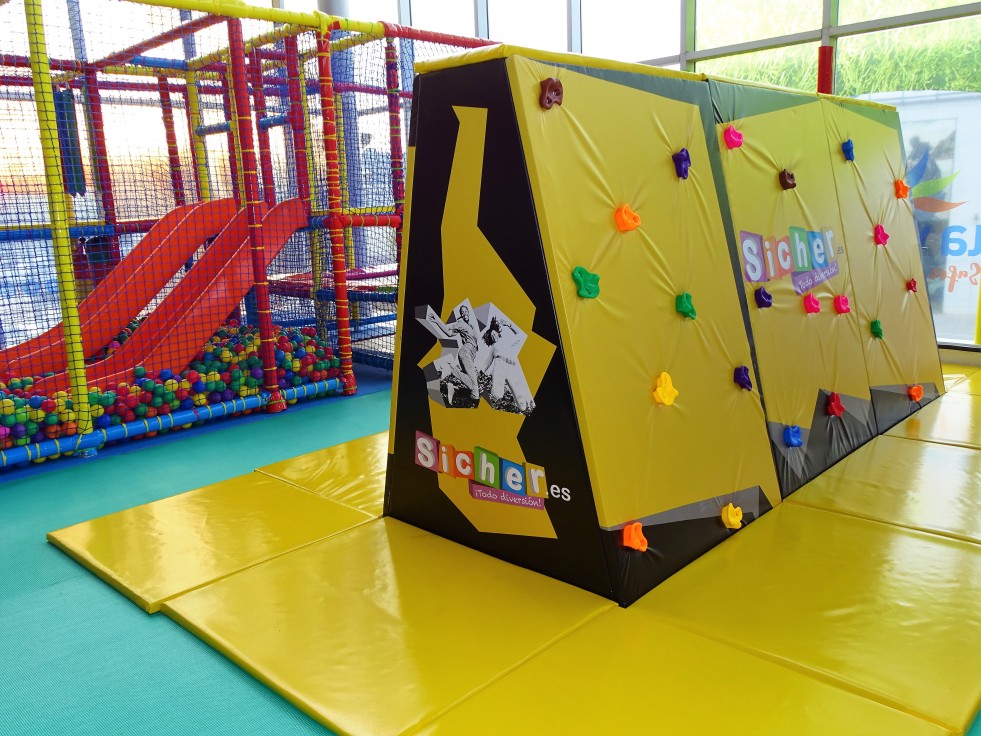 La Vital amplía su oferta de ocio con espectáculos y un nuevo parque infantil