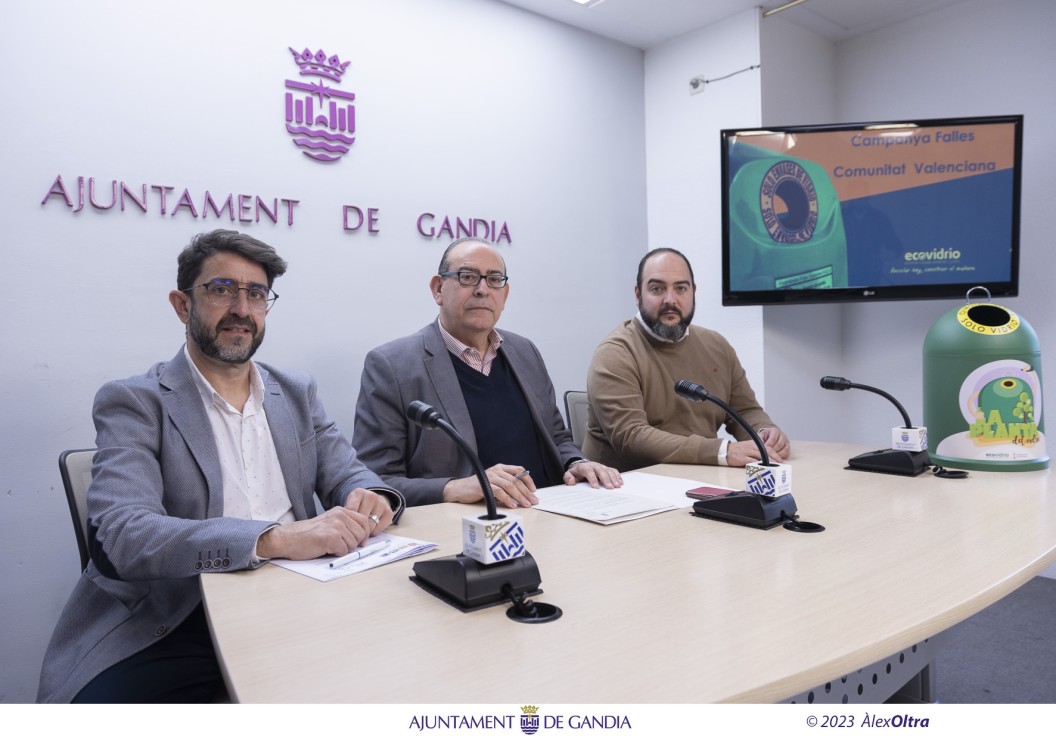 Ecovidrio y el Ayuntamiento de Gandia fomentan el reciclaje de envases de vidrio durante las Fallas