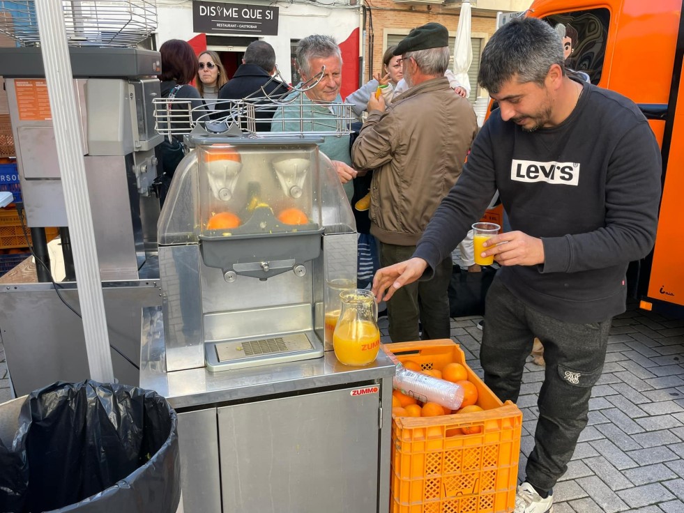 Tavernes de la Valldigna ha promocionado la naranja vallera durante las fiestas falleras
