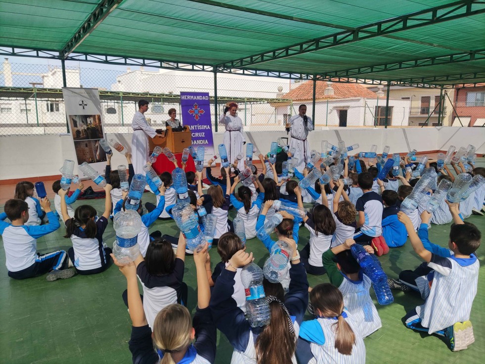 La Hermandad de la Santísima Cruz realiza la VI Exaltación Infantil de  Instrumentos de Percusión Típicos de la Semana Santa en el colegio Escolapias Gandia