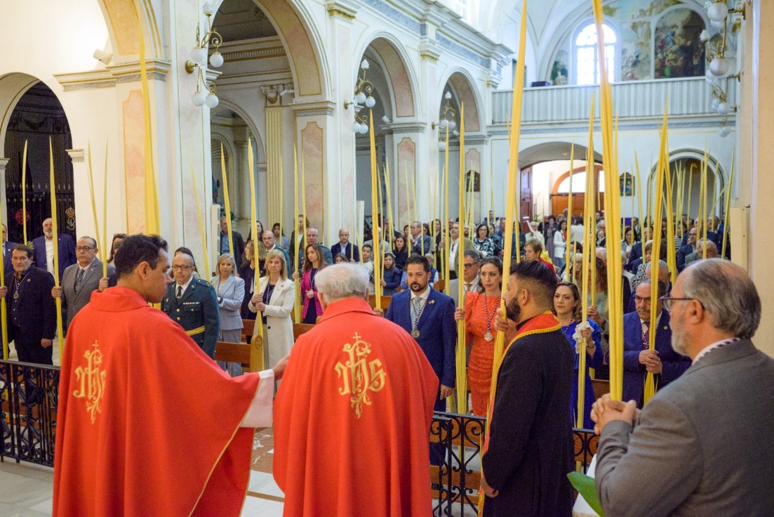 El Santo Sepulcro celebra en Gandia su Día de la Hermandad sumando 38 nuevos hermanos