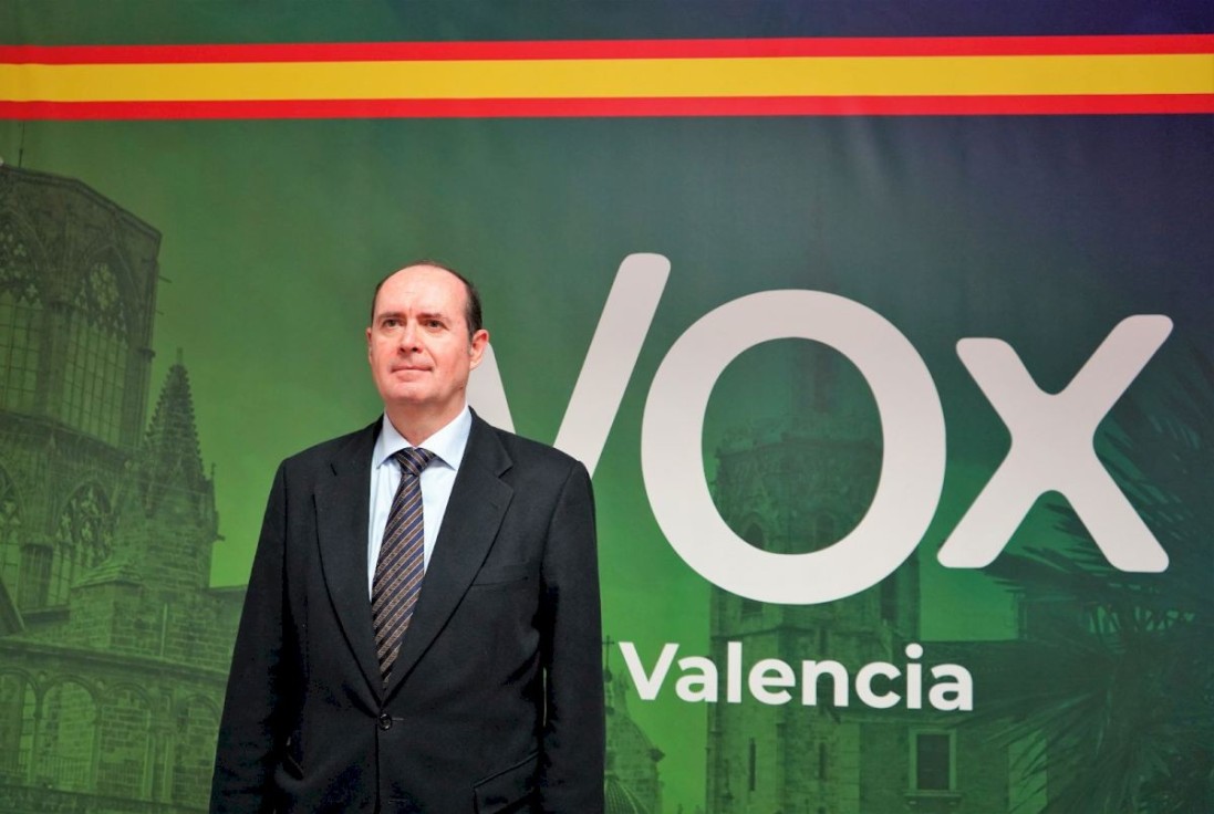 Denuncian al candidato de Vox en Gandia por difundir la foto de una mujer e insinuar que tiene su teléfono