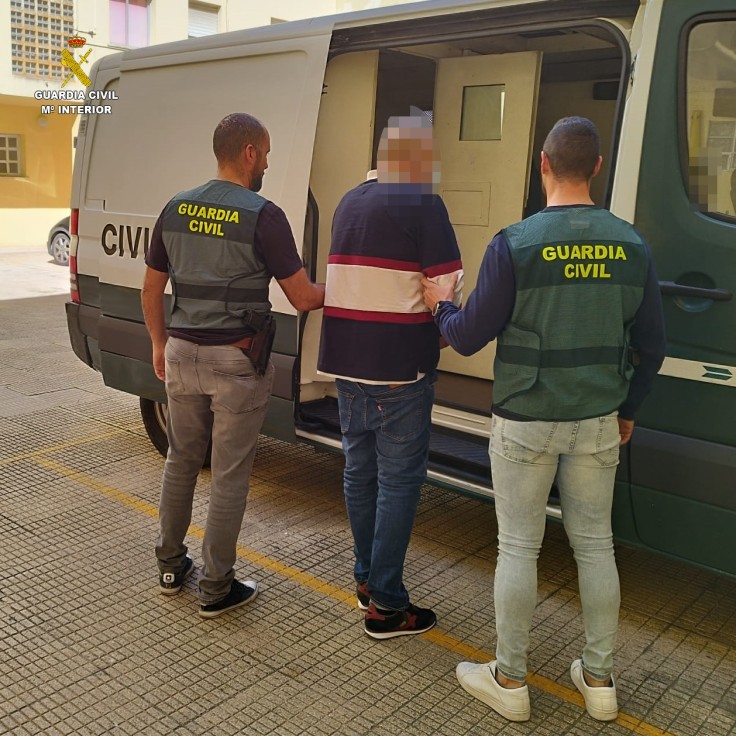 Detenido por la Guardia Civil en Gandia un hombre que hurtaba con el método de la 'muleta'