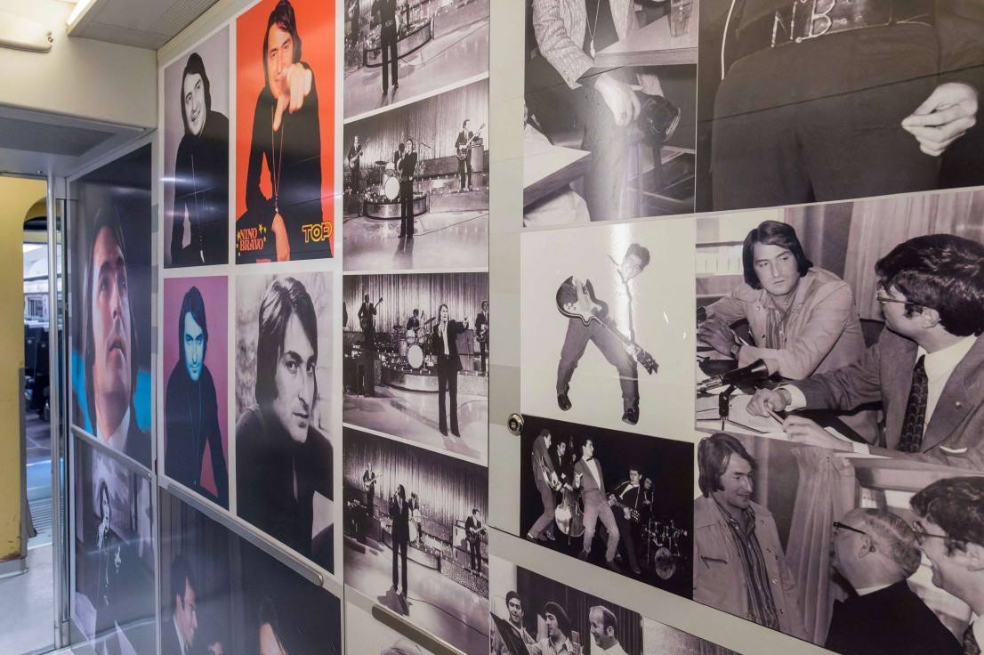 Hoy se cumplen 50 años: Nino Bravo, destino a la eternidad. Renfe presenta una exposición de fotografía en el AVE Madrid-València