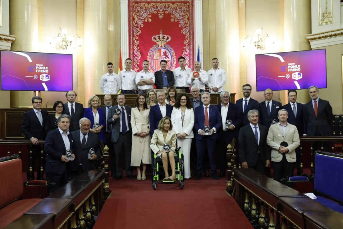Los Bomberos de Gandia reciben en el Senado el premio Protagonista de Ponle Freno