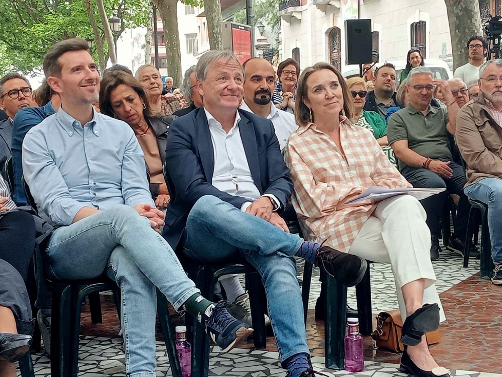 Mazón señala en la inauguración de la sede del PP de Gandia que la ciudad necesita infraestructuras y dotaciones acordes a lo que es