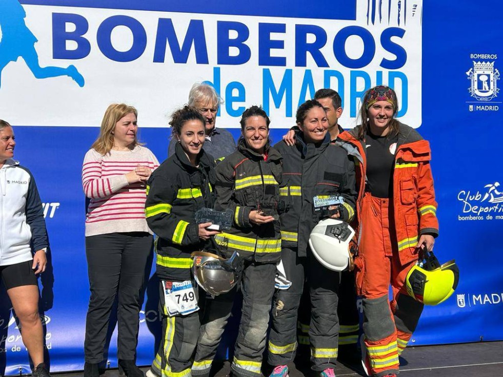 La bombera de Gandia, Sofía Bernabeu, gana en la subida vertical al Hotel Bali de Benidorm