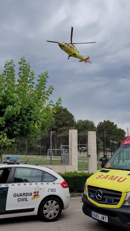 Una mujer herida tras precipitarse al vacío en una residencia de Barx