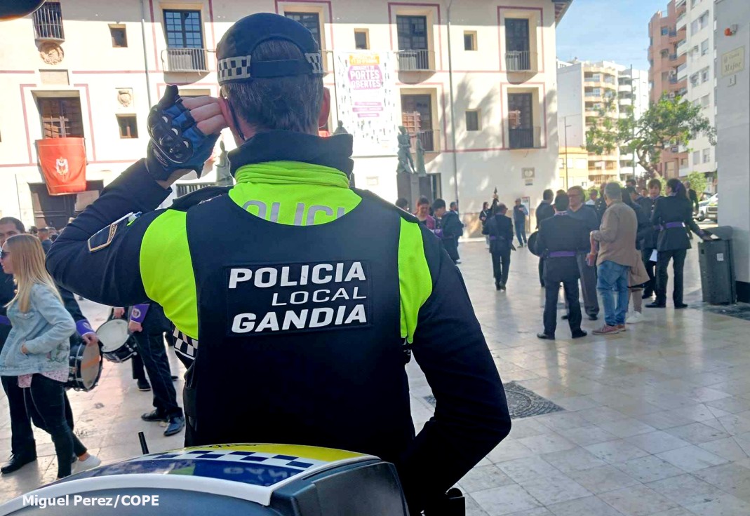 La Policía Local de Gandia informa que solo la noche del viernes se podrá encender hogueras en la playa