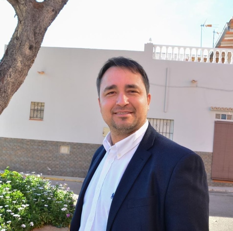 Salvador Llopis valora positivamente el lleno de la playa de Oliva la Noche de San Juan