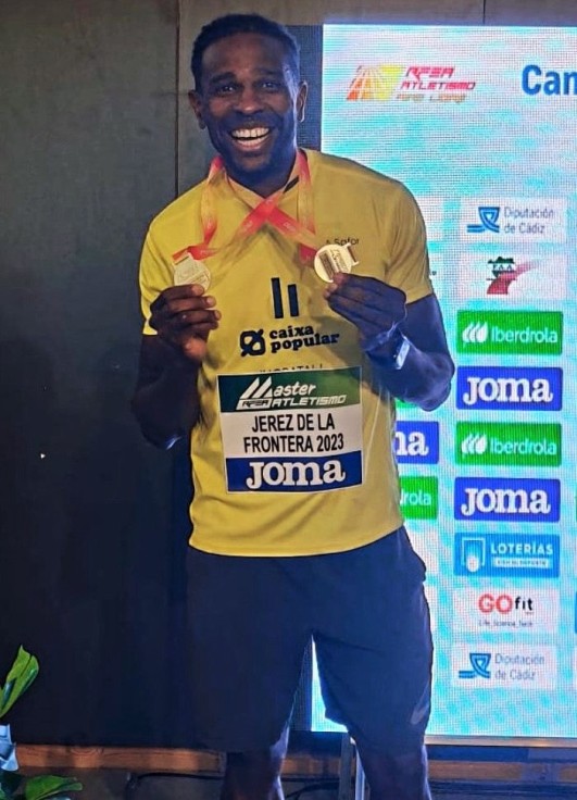 Cinco medallas para el CA Safor Teika, Udy Erete con el oro, en el Campeonato de España Máster