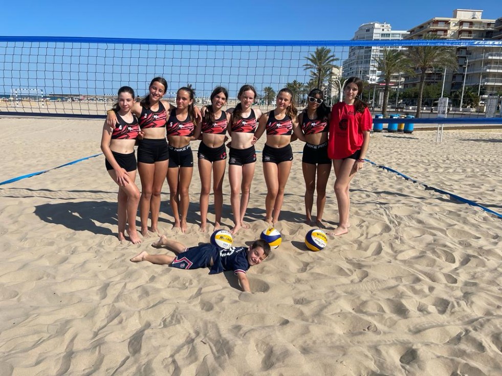 El Arenas femenino sub15 lucha por la clasificación para el campeonato nacional de voley playa