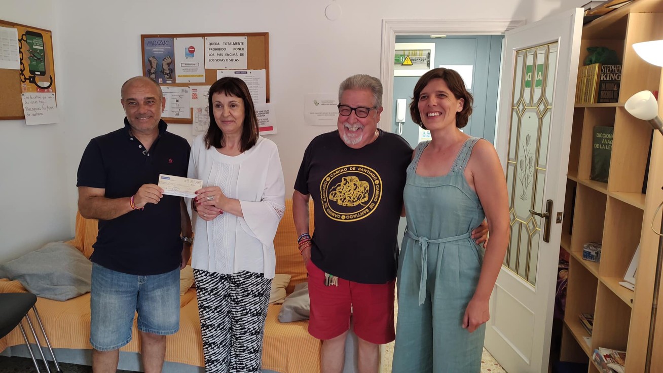 La Hermandad del Cristo de la Buena Muerte entrega 500€ a la Asociación Mosaic