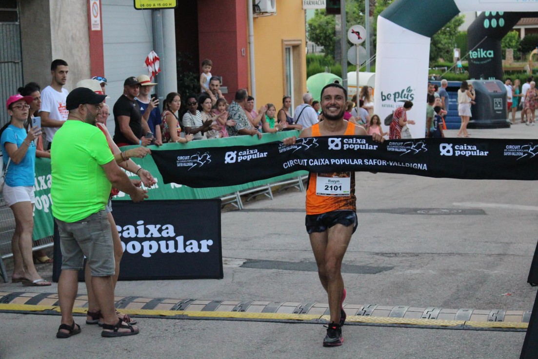 Rosa Lara y Razyn Abdelali dominan la X volta a peu a Ador