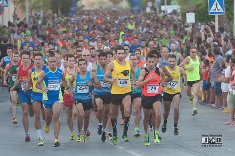 Llega la XXXIV Volta a Peu a la Platja de Tavernes de la Valldigna