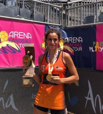 Júlia Alemany campeona de España de balonmano playa