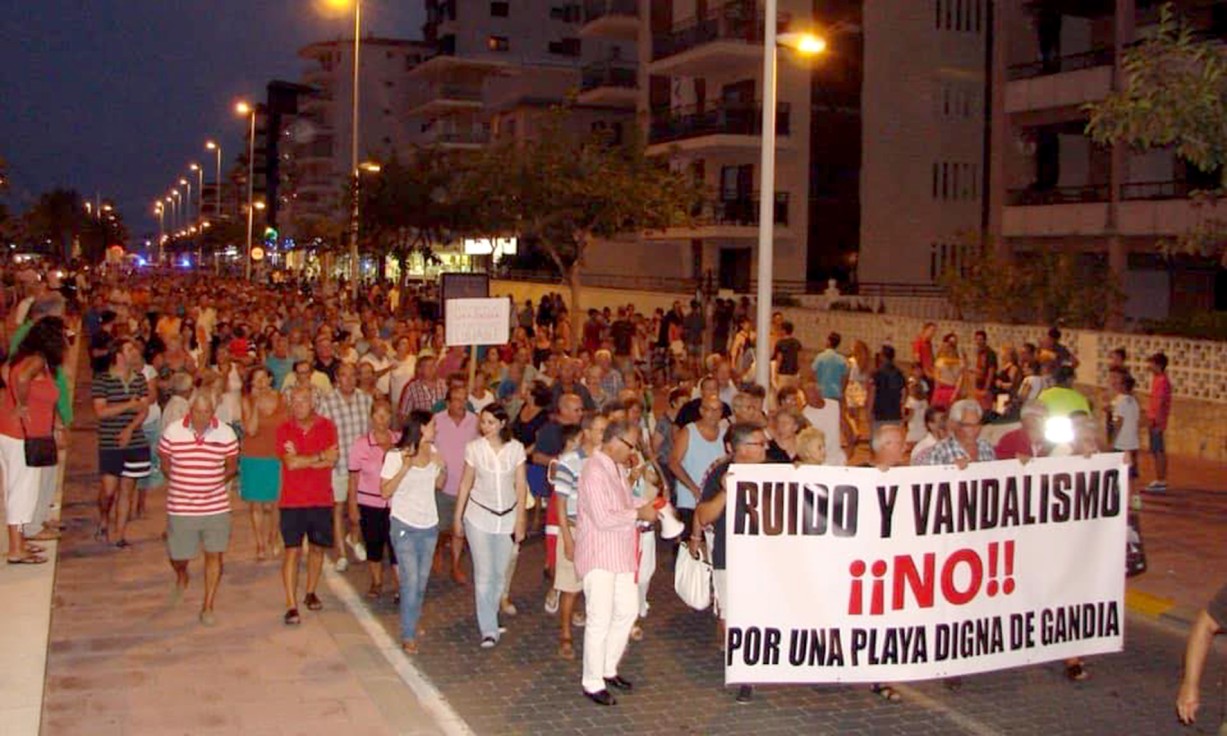 Vecinos por la Convivencia en la Playa de Gandia cesa su actividad tras 11 años