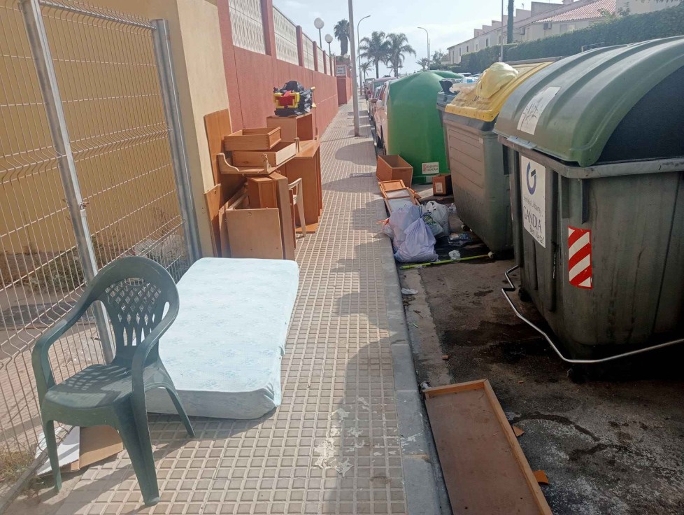 Nuevo 'rastro' en la playa de Gandia en el puente de la Asunción