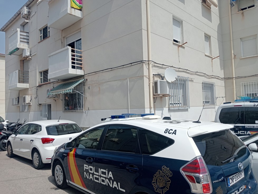 La Policía Nacional investiga el hallazgo de dos hermanos muertos en su casa del Grau de Gandia