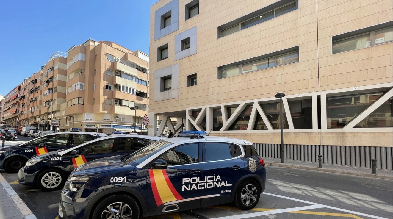 Buscado para ingresar en prisión tras robar en Gandia y acaba detenido por kamikaze en Alicante