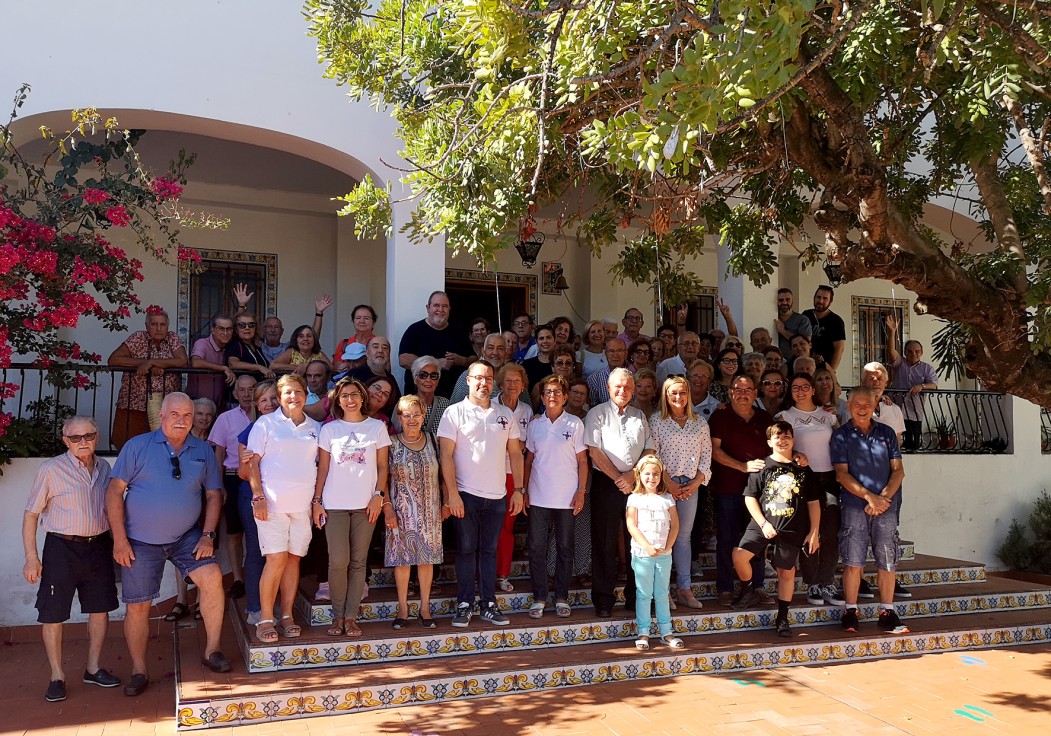 Las Hermandades de la Santa Faz y la Santísima Cruz de Gandia inician el ejercicio cofrade con una Jornada de Convivencia