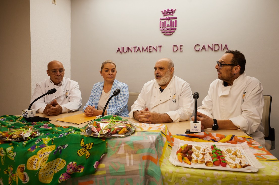 Las Pastelerías de Gandia acogen estos días la X Mocadorà de Sant Donís