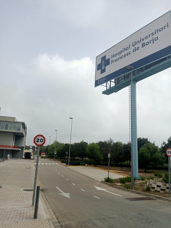 Herido un motorista tras chocar contra un tractor en Barx