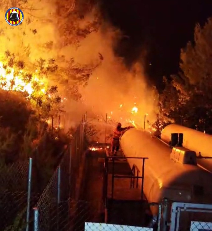 El inspector jefe del Consorcio de Bomberos confirma ya las 2.000 hectáreas calcinadas por el incendio de Montitxelvo