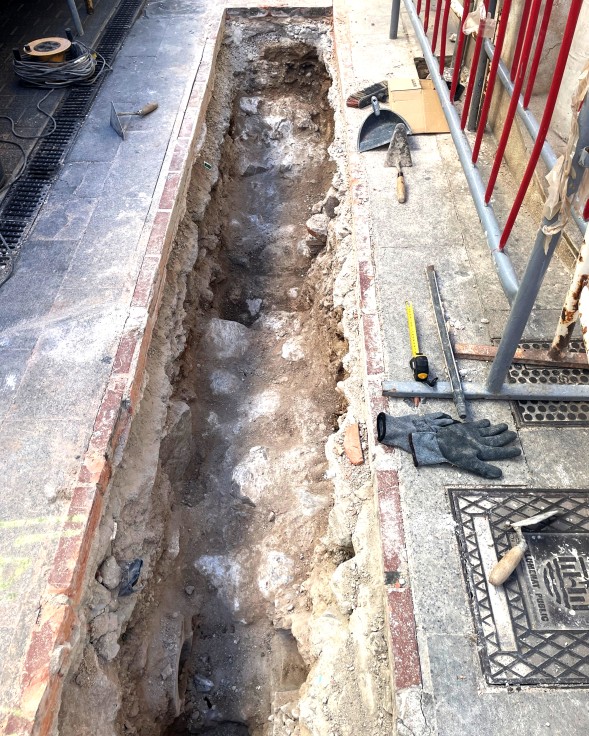 Las obras de canalización del gas sacan a la luz la primera primera muralla de Gandia del siglo XIII